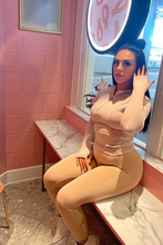 Load image into Gallery viewer, &quot;Blush&quot; Signature Scrunch Leggings
